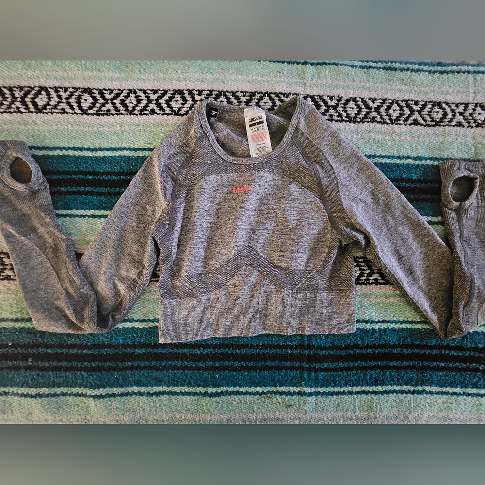 GYMSHARK CROPPED WORKOUT TOP (SIZE SMALL)